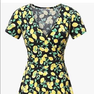 Lemon dress size medium- like new!